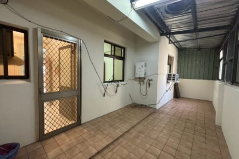 LINE_ALBUM_東區一樓前庭後院華厦_250313_1