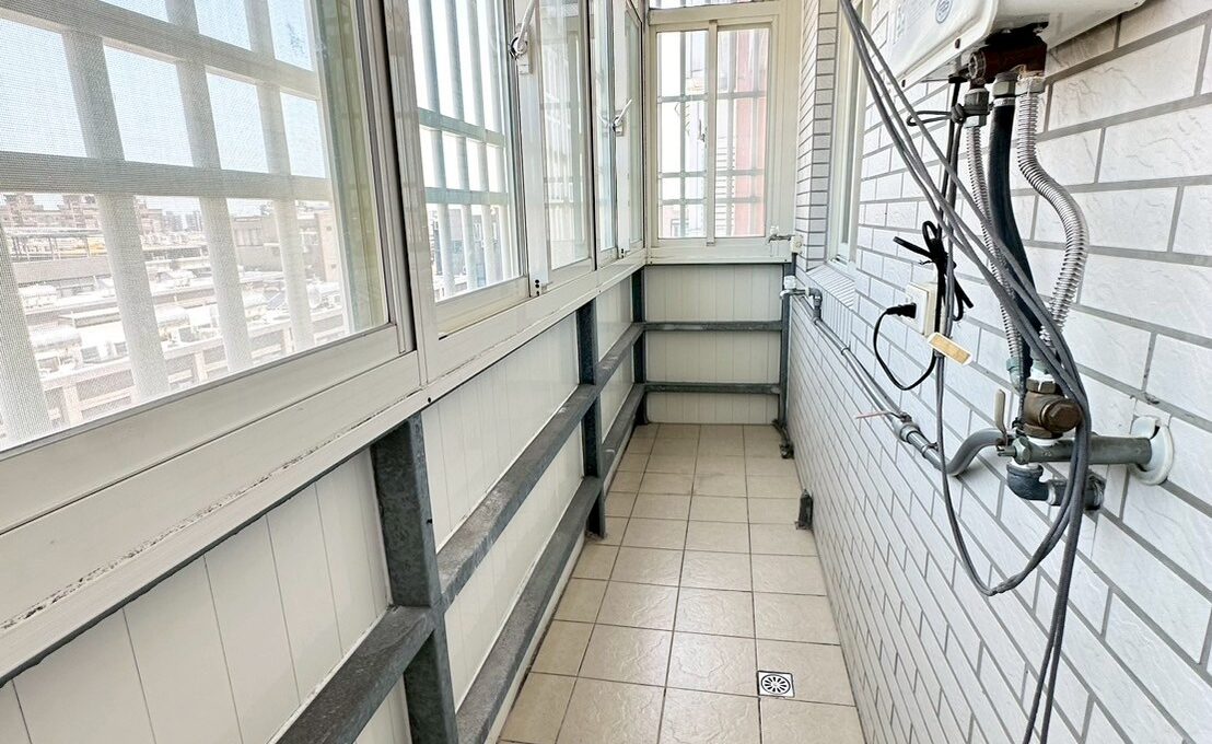 LINE_ALBUM_學區3房車位大廈_250519_1
