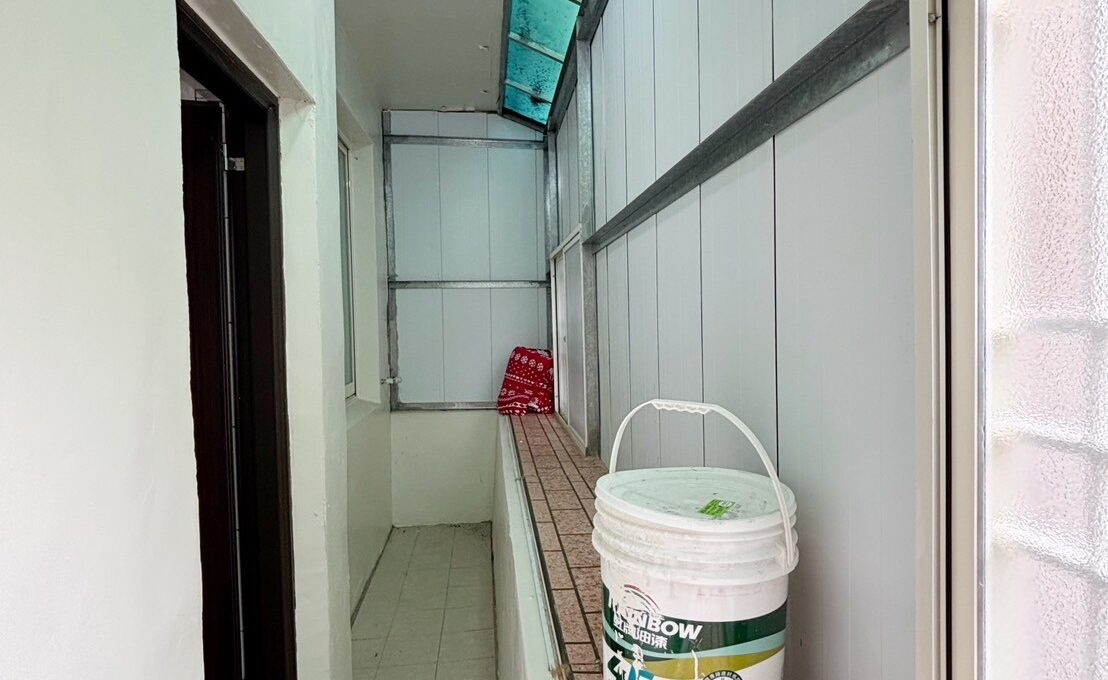 LINE_ALBUM_西區整新公寓_250509_1