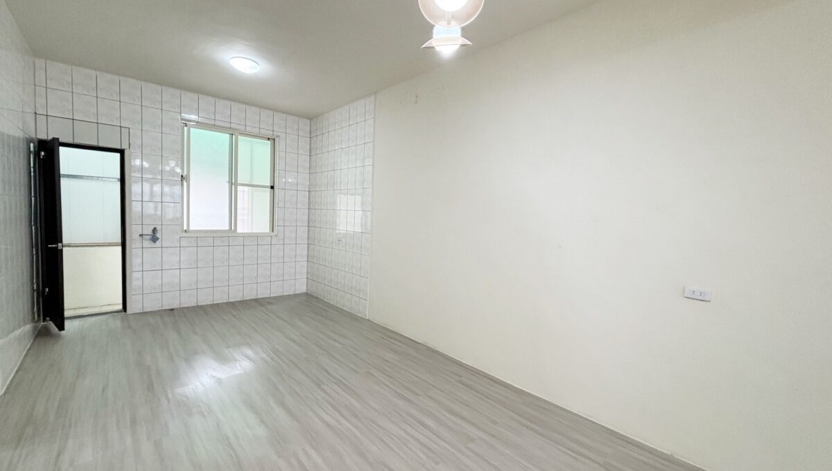LINE_ALBUM_西區整新公寓_250509_6