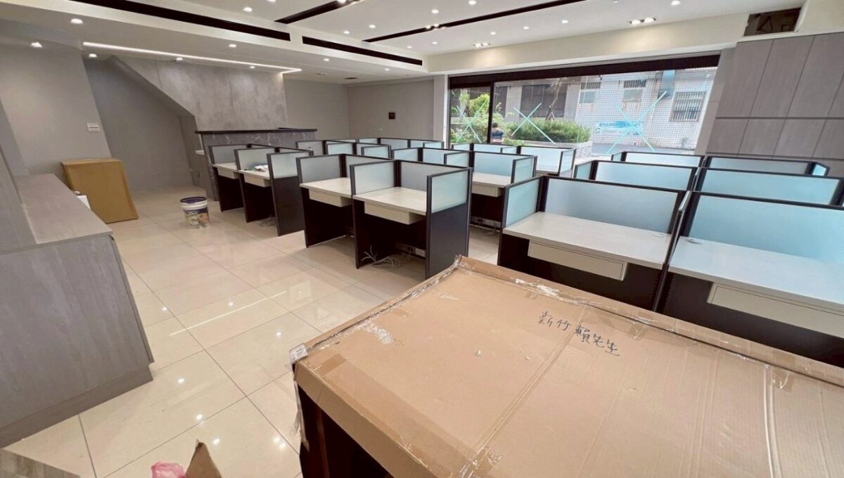 LINE_ALBUM_大清至寶邊間店面_250821_3