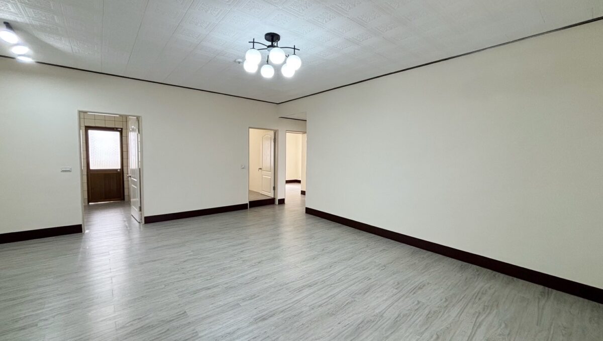 LINE_ALBUM_東區大坪數雙陽台華厦_250908_10