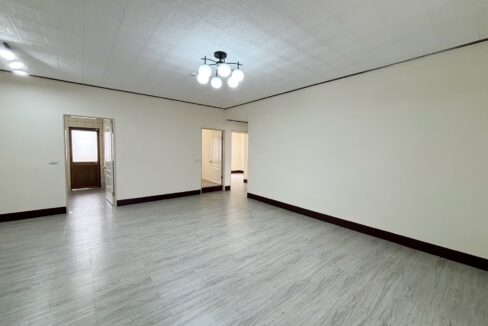 LINE_ALBUM_東區大坪數雙陽台華厦_250908_10