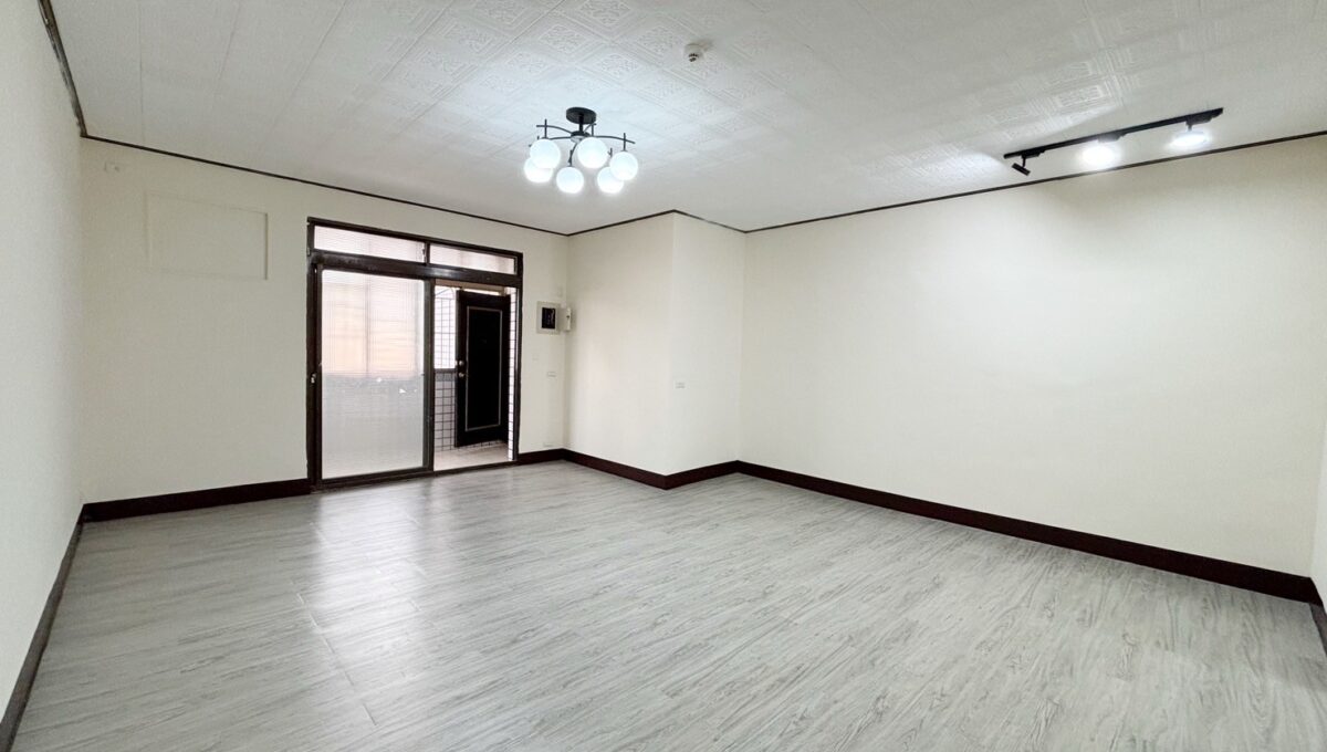 LINE_ALBUM_東區大坪數雙陽台華厦_250908_11