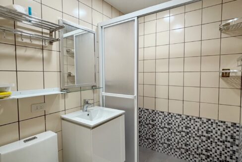 LINE_ALBUM_東區大坪數雙陽台華厦_250908_4