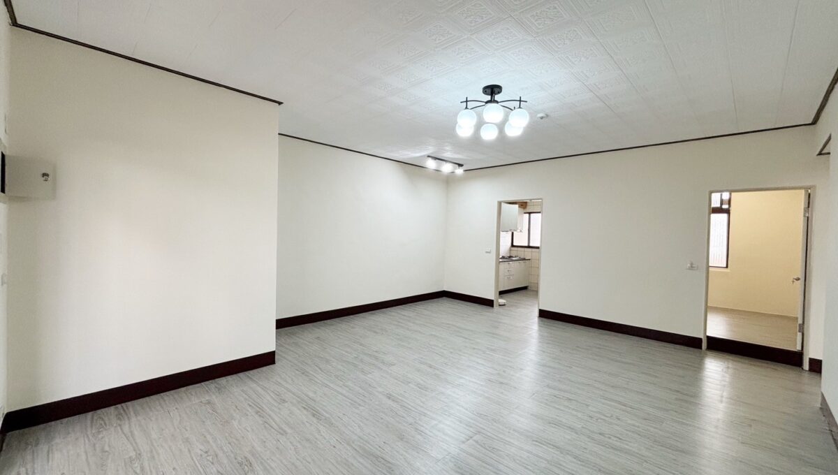 LINE_ALBUM_東區大坪數雙陽台華厦_250908_9