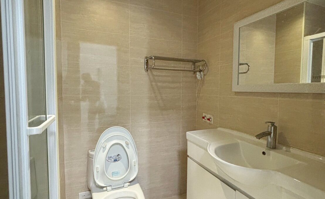 LINE_ALBUM_東區寓見愛2房華厦_250912_2