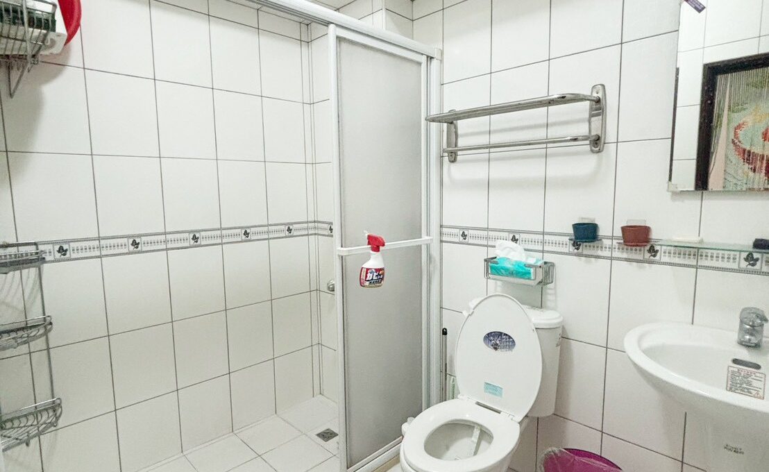 LINE_ALBUM_中興國小雙車臨路一樓_251020_1