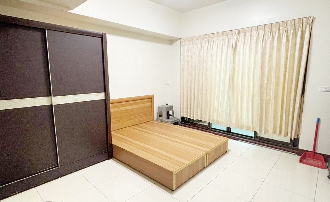 LINE_ALBUM_中興國小雙車臨路一樓_251020_4