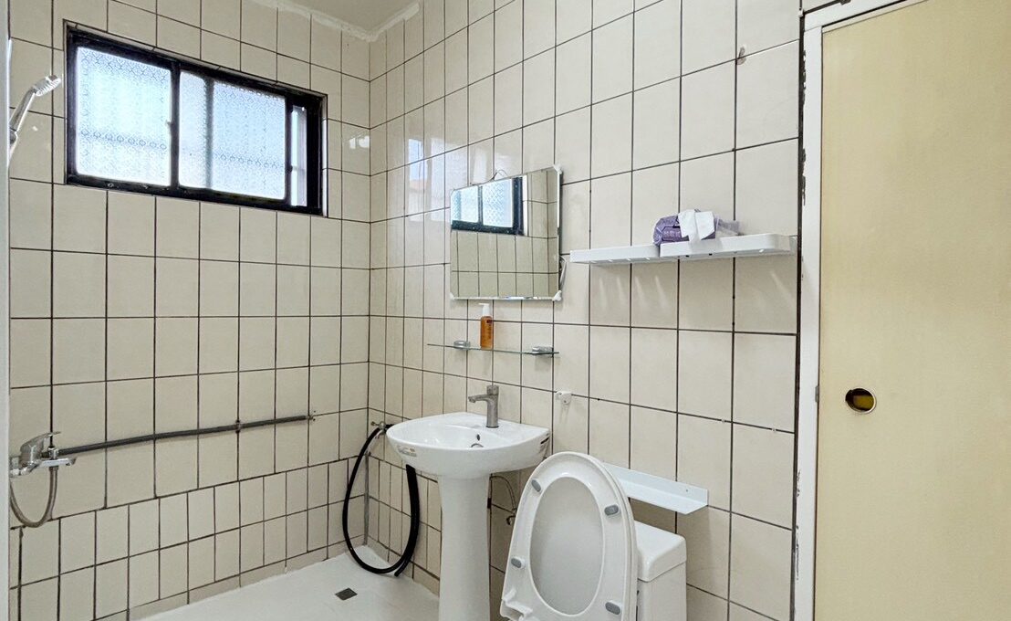 LINE_ALBUM_仰德高中旁整新公寓_251002_1