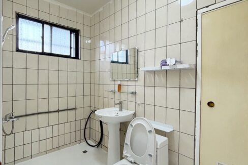 LINE_ALBUM_仰德高中旁整新公寓_251002_1