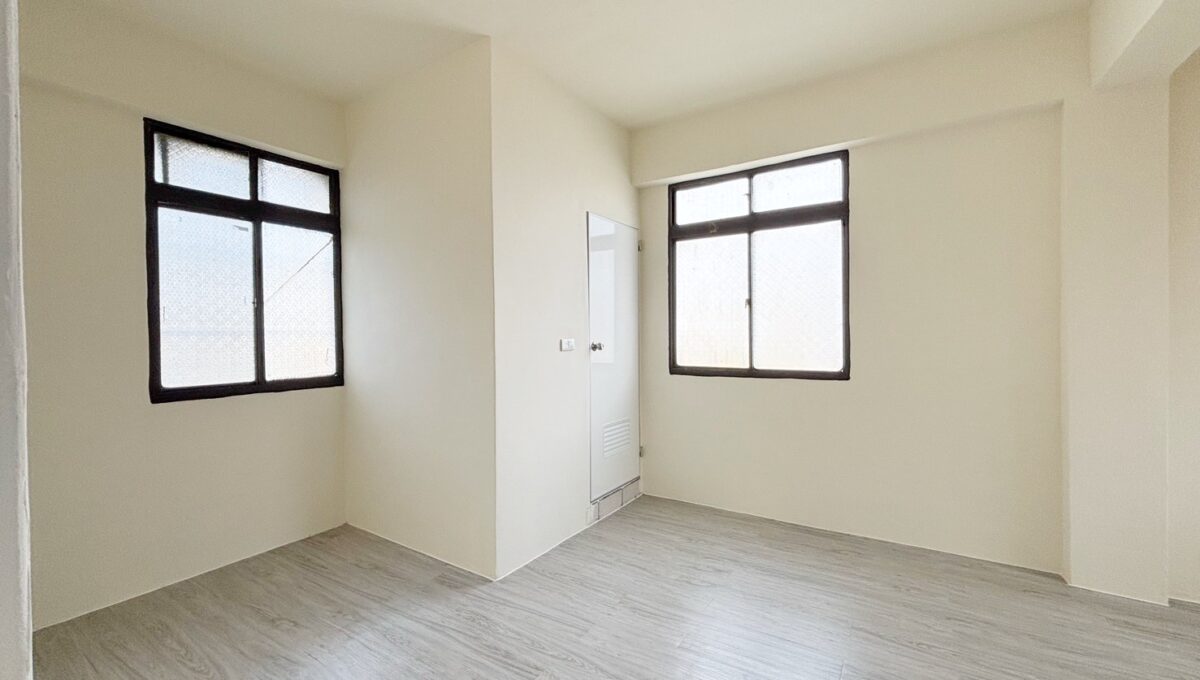 LINE_ALBUM_仰德高中旁整新公寓_251002_3