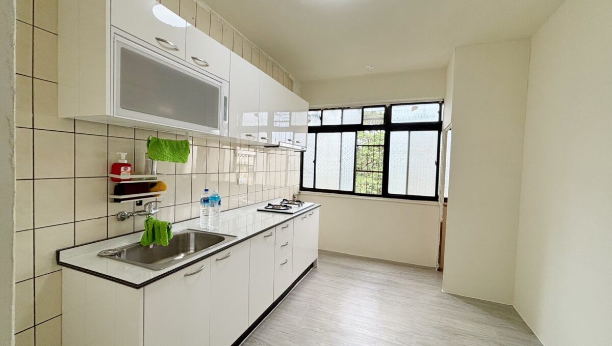 LINE_ALBUM_仰德高中旁整新公寓_251002_6