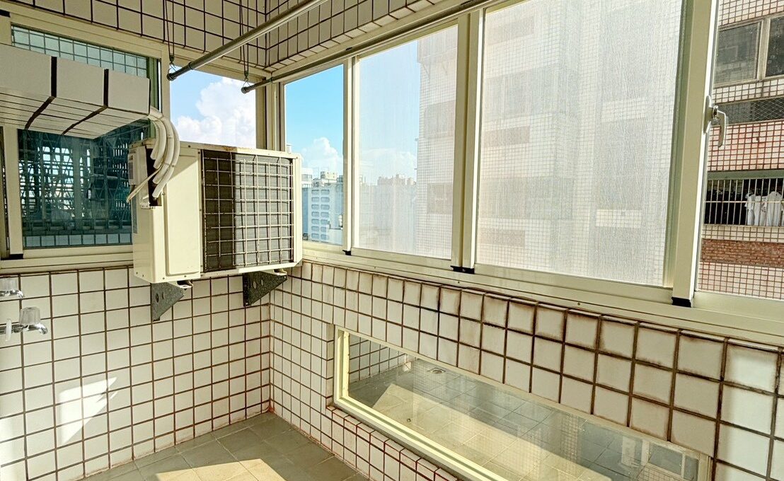 LINE_ALBUM_成功圓明園3房車位華厦_251015_1