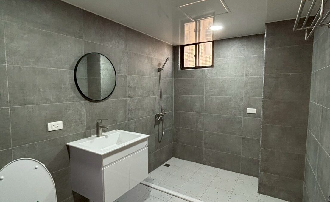 LINE_ALBUM_成功圓明園3房車位華厦_251015_2