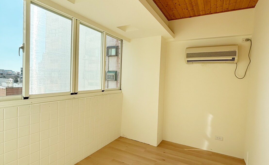 LINE_ALBUM_成功圓明園3房車位華厦_251015_4