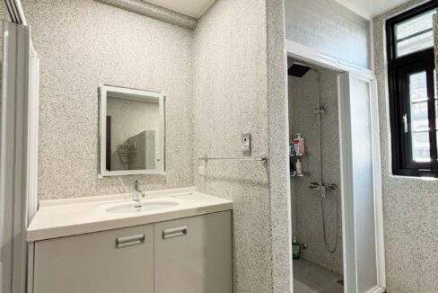 LINE_ALBUM_王爺壟前院雙車別墅_251015_1