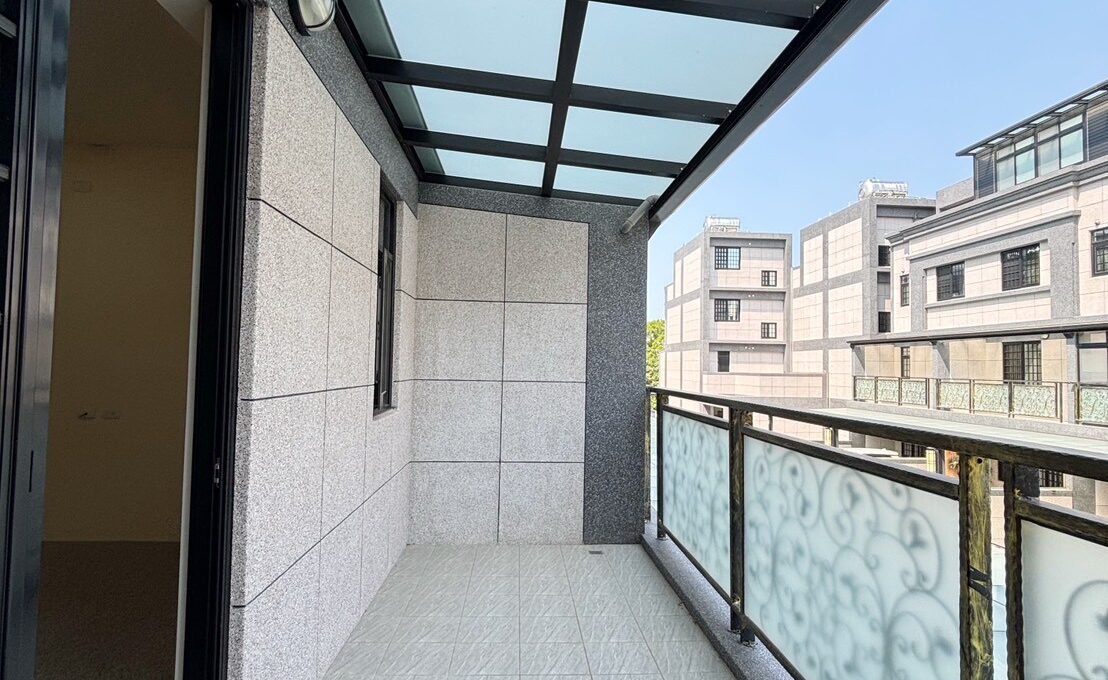 LINE_ALBUM_王爺壟前院雙車別墅_251015_2