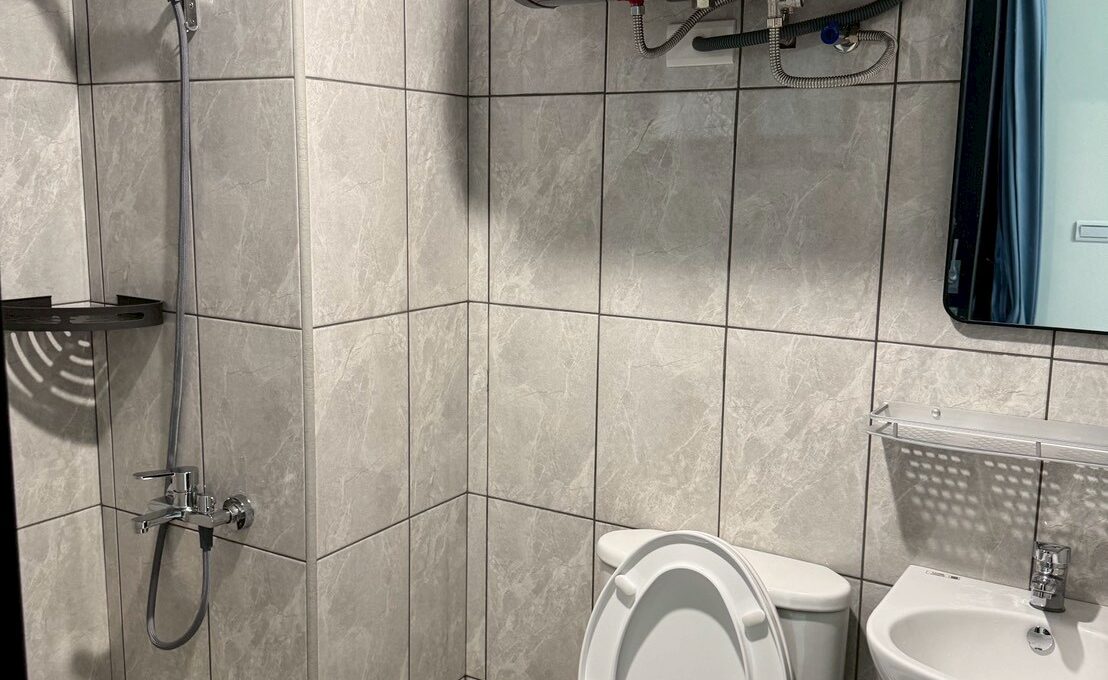 LINE_ALBUM_新豐滿租全新電梯投套_251128_1