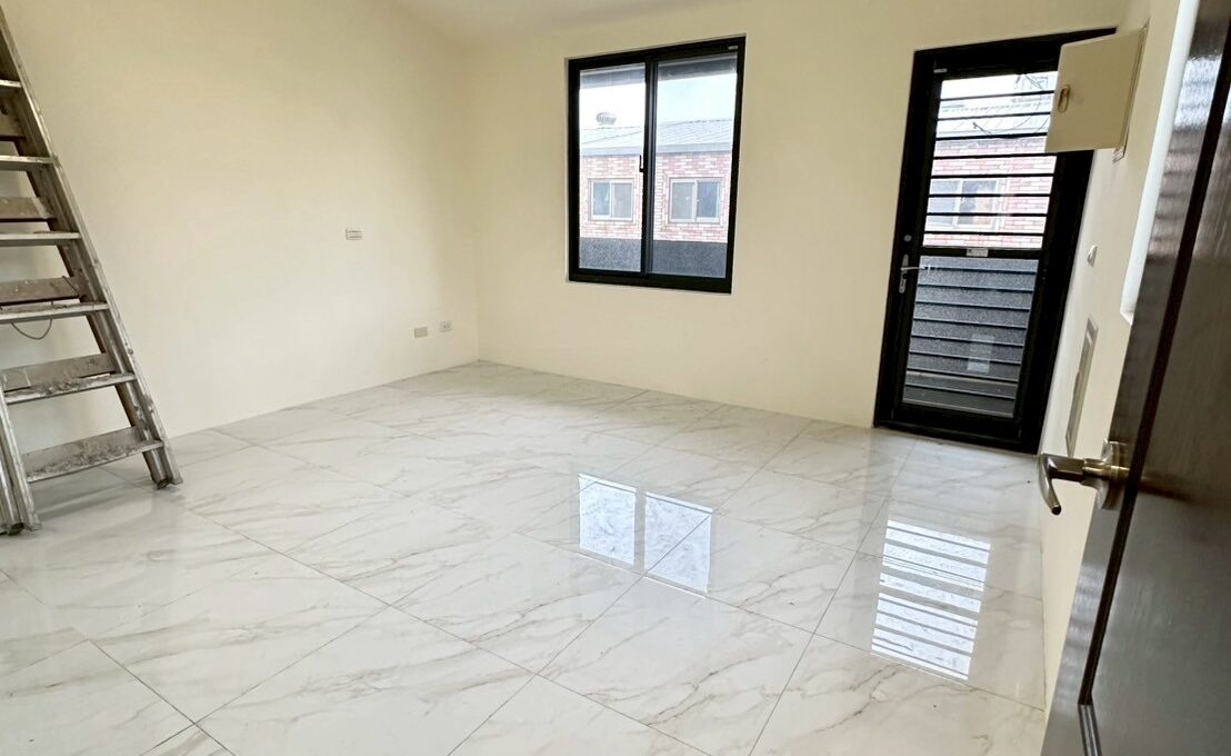 LINE_ALBUM_新豐火車站透天_251113_2