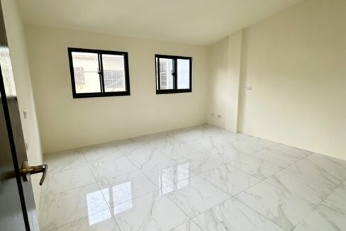 LINE_ALBUM_新豐火車站透天_251113_3