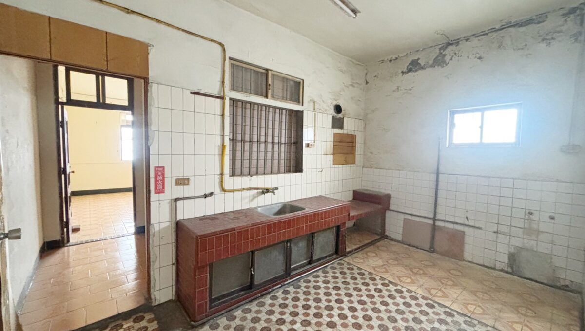 LINE_ALBUM_新豐省道12米路金店面_251201_2